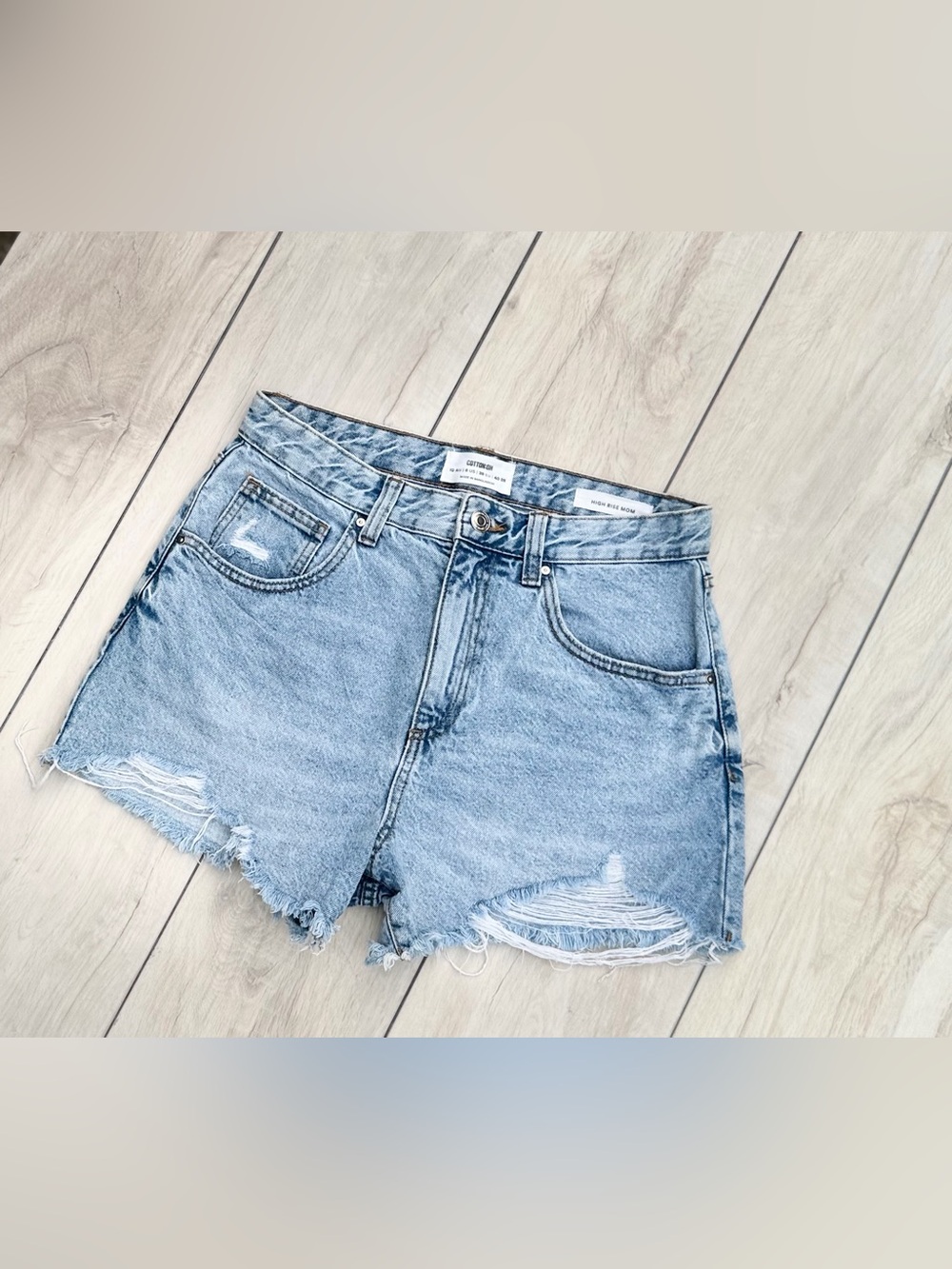 Cotton On High Rise Distressed Denim Mom Short Light Wash Daisy Dukes Y2K Baddie